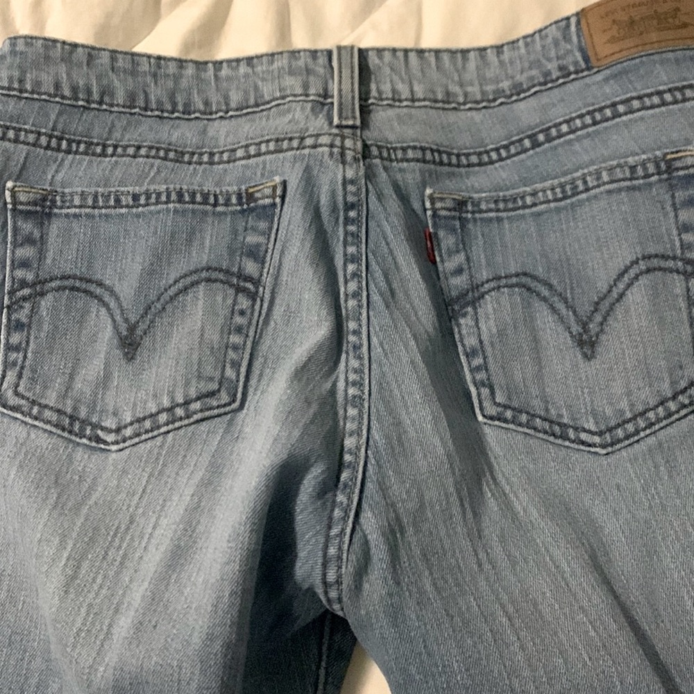 545 Levi’s light blue washed w/ vintage look in great condition